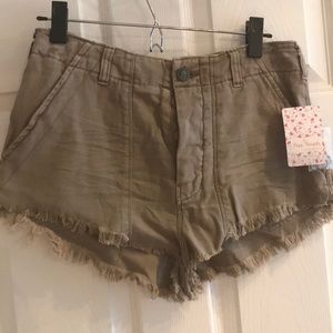 FREE PEOPLE Shorty Shorts Beige Fringed